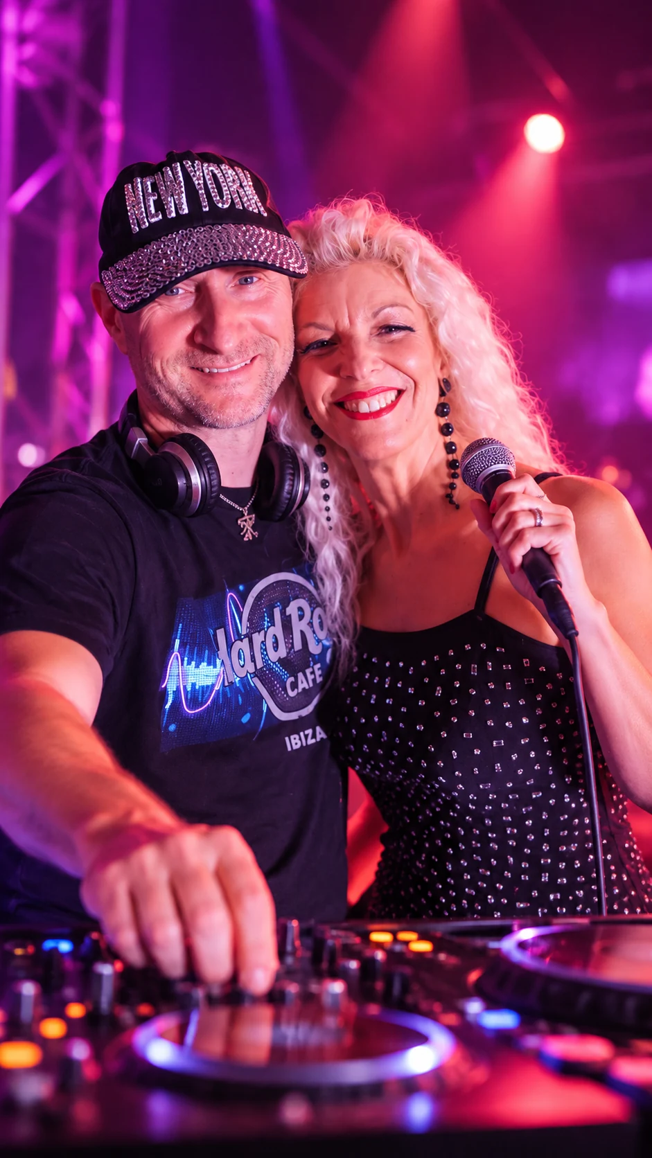 JohnnyB DJ e Ornella, musica e voce dal vivo